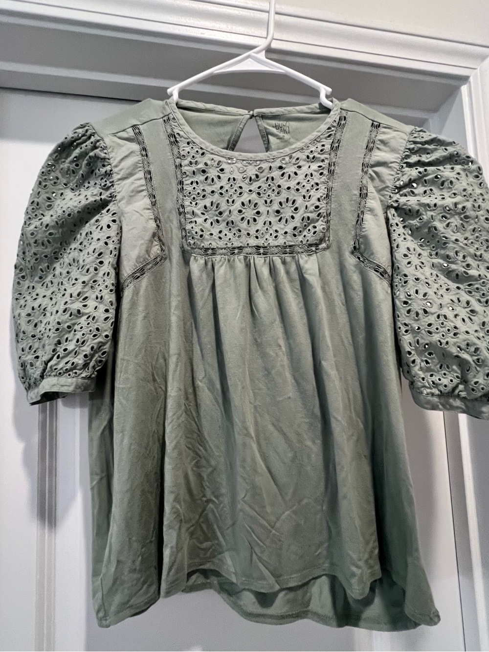 Good Hart Women’s Medium Sage Eyelet Puff-Sleeve Shirt